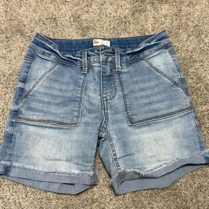 NWOT light washed stretch denim short
